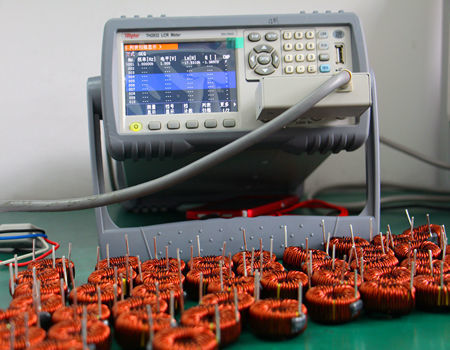 Inductores de estrangulamiento de línea de alimentación de modo común de 4 fases fijas personalizadas para aplicaciones de 4 líneas montadas en PCB